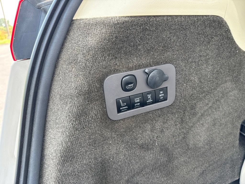 Used 2019 Lincoln MKT AWD image 23