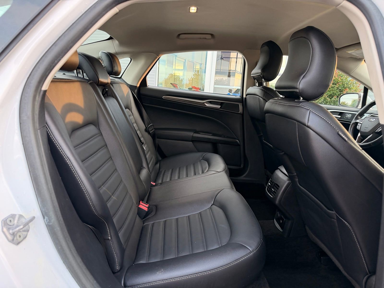 Used 2018 Ford Fusion SE w/ Equipment Group 602A FWD image 17