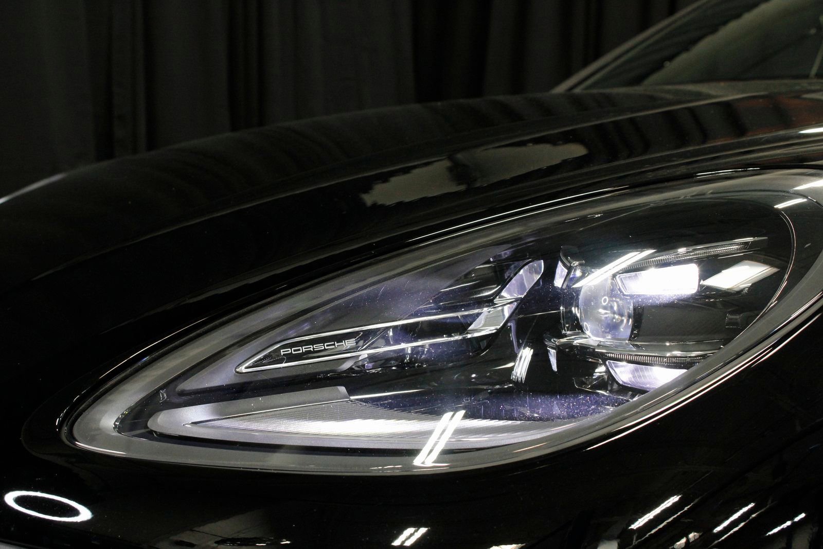 Certified 2025 Porsche Macan image 15