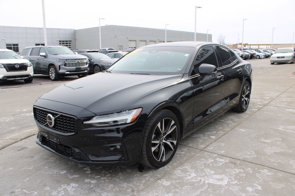 Used 2024 Volvo S60 B5 Plus image 3