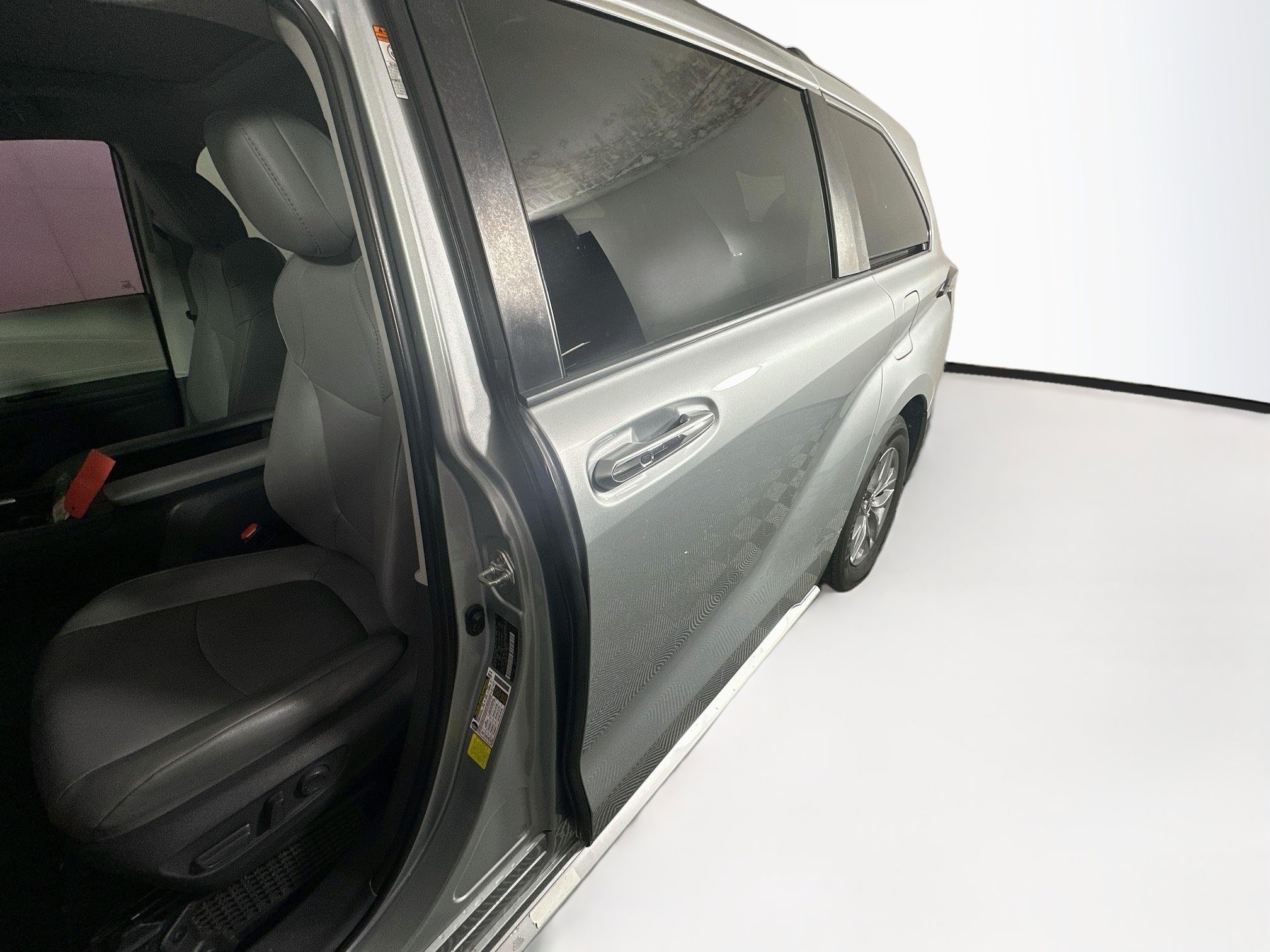 Used 2021 Toyota Sienna XLE FWD image 12