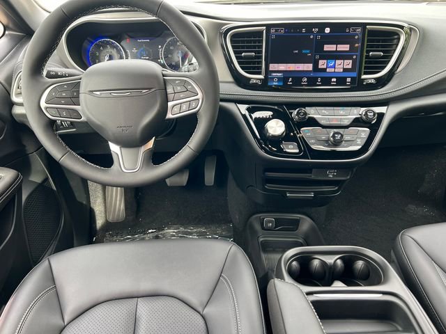 New 2027 Chrysler Pacifica Select AWD/4WD image 2