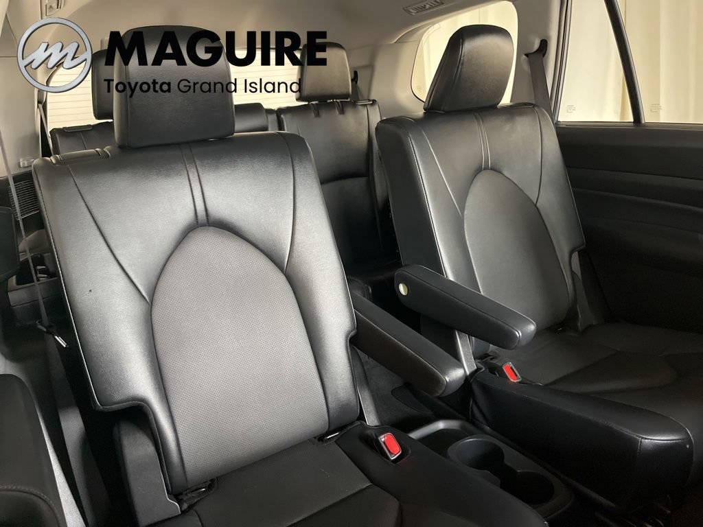 Used 2024 Toyota Grand Highlander AWD image 34