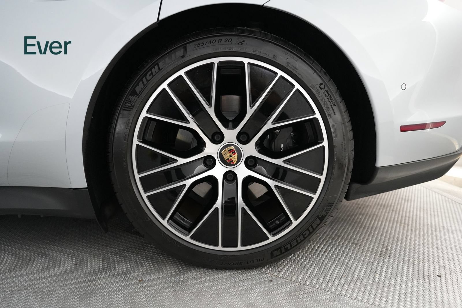 Used 2022 Porsche Taycan RWD image 9