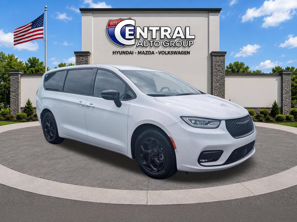 Used 2024 Chrysler Pacifica Limited