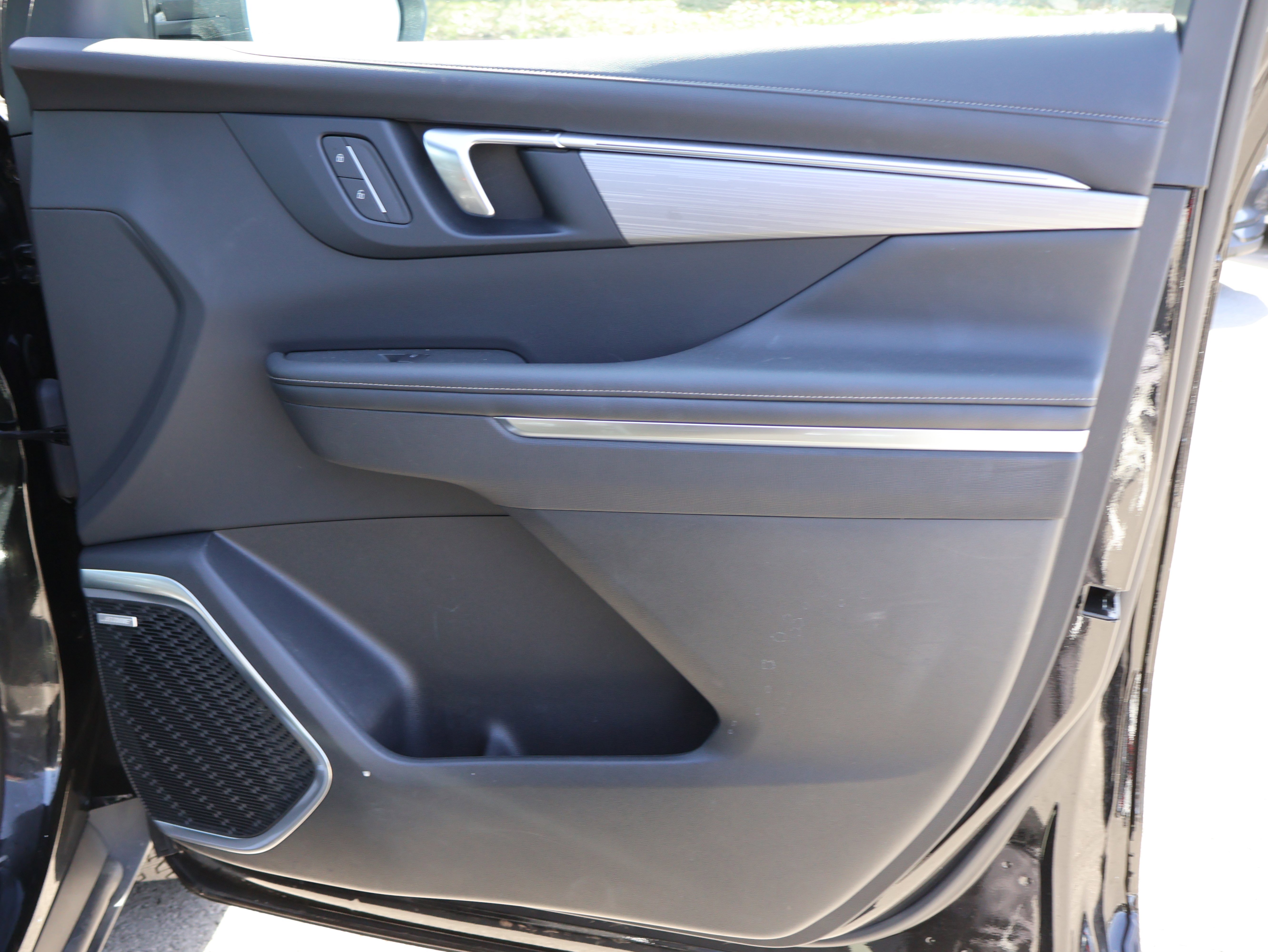 Used 2025 Buick Enclave Preferred image 9