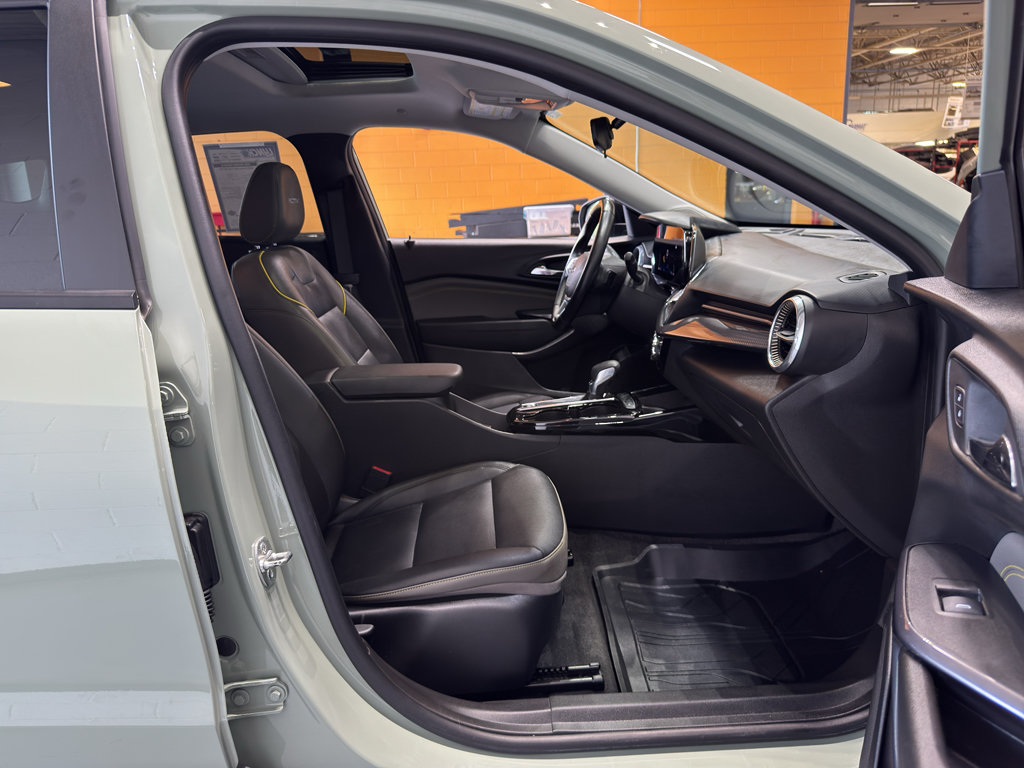 Used 2025 Chevrolet Trax ACTIV w/ Sunroof Package FWD image 16