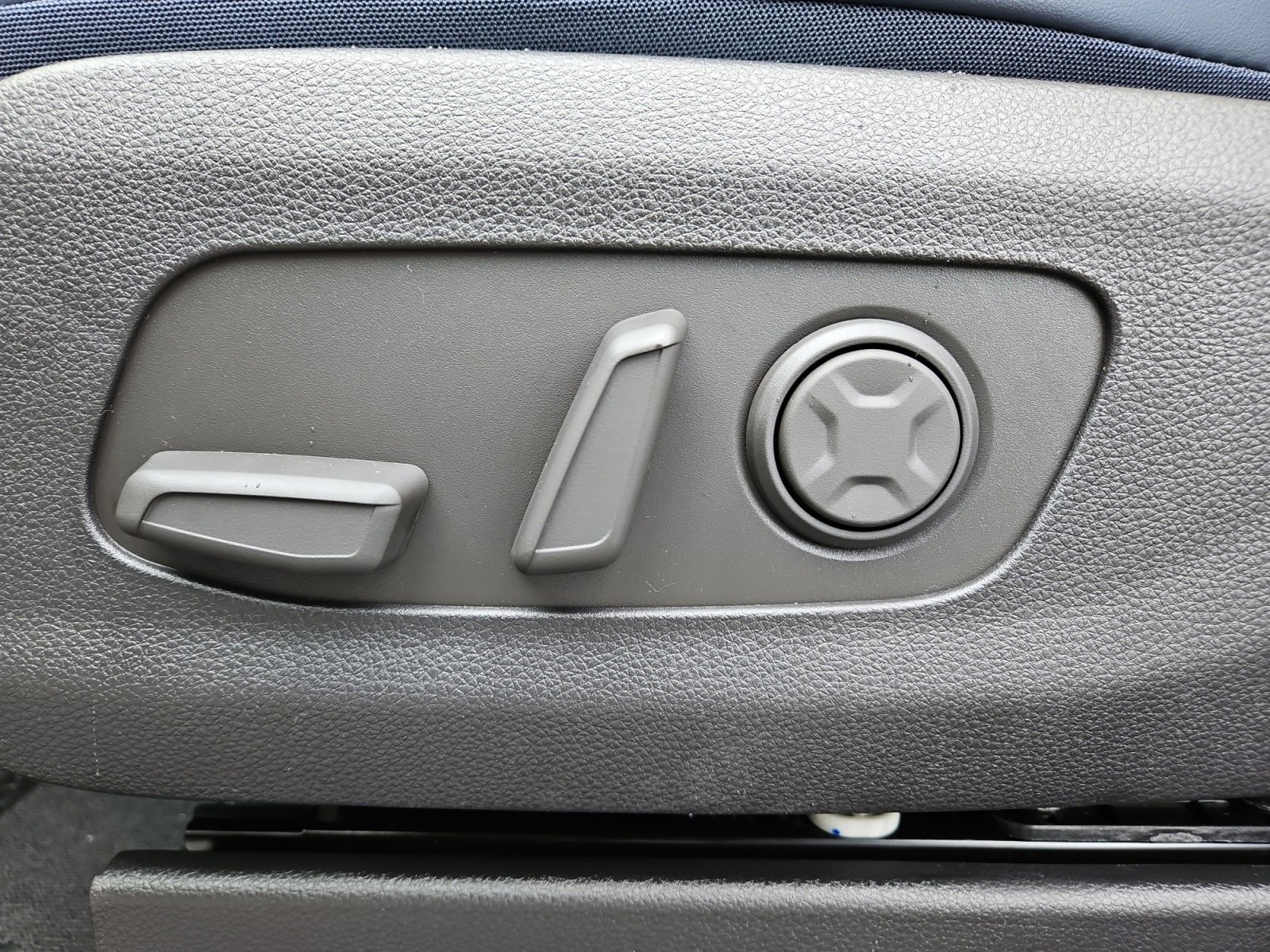 New 2026 Kia Carnival EX image 21