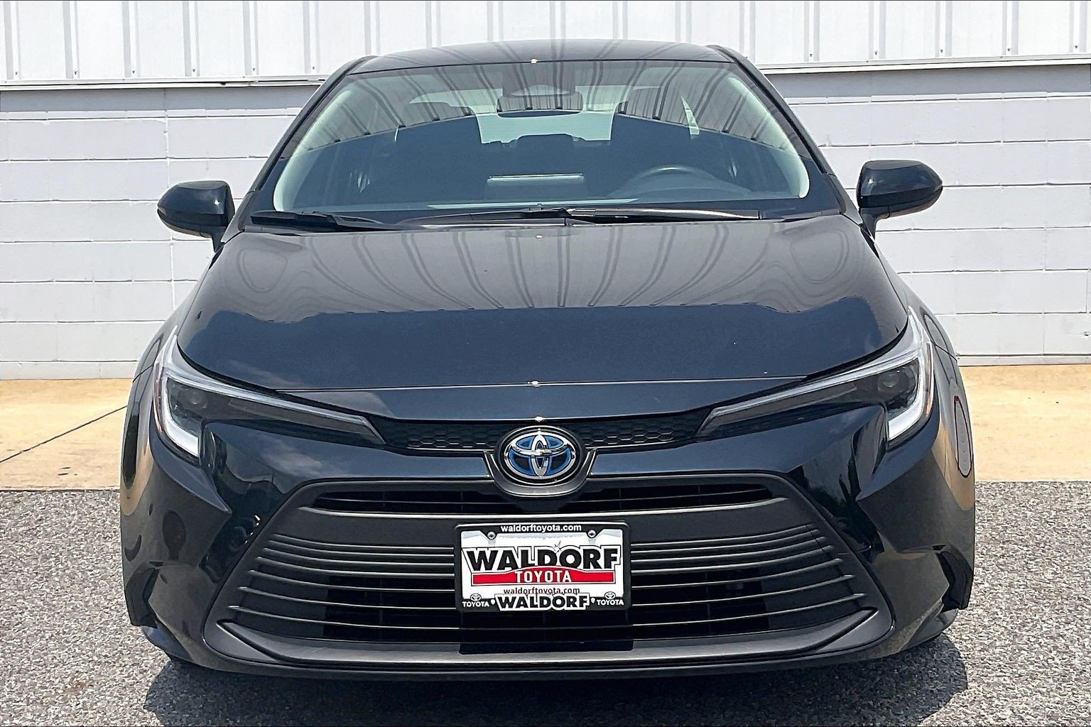 Used 2025 Toyota Corolla LE FWD image 3