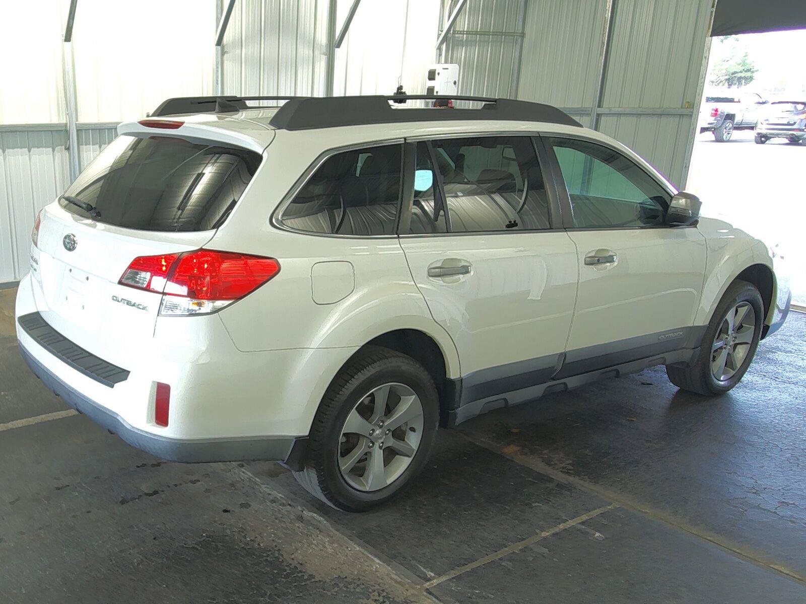 Used 2014 Subaru Outback 2.5i Limited AWD/4WD image 4