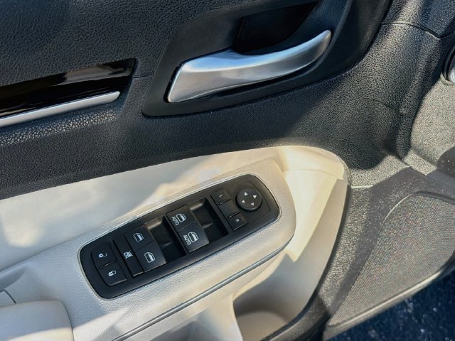 Used 2023 Chrysler 300 Touring L w/ Popular Equipment Group RWD image 19