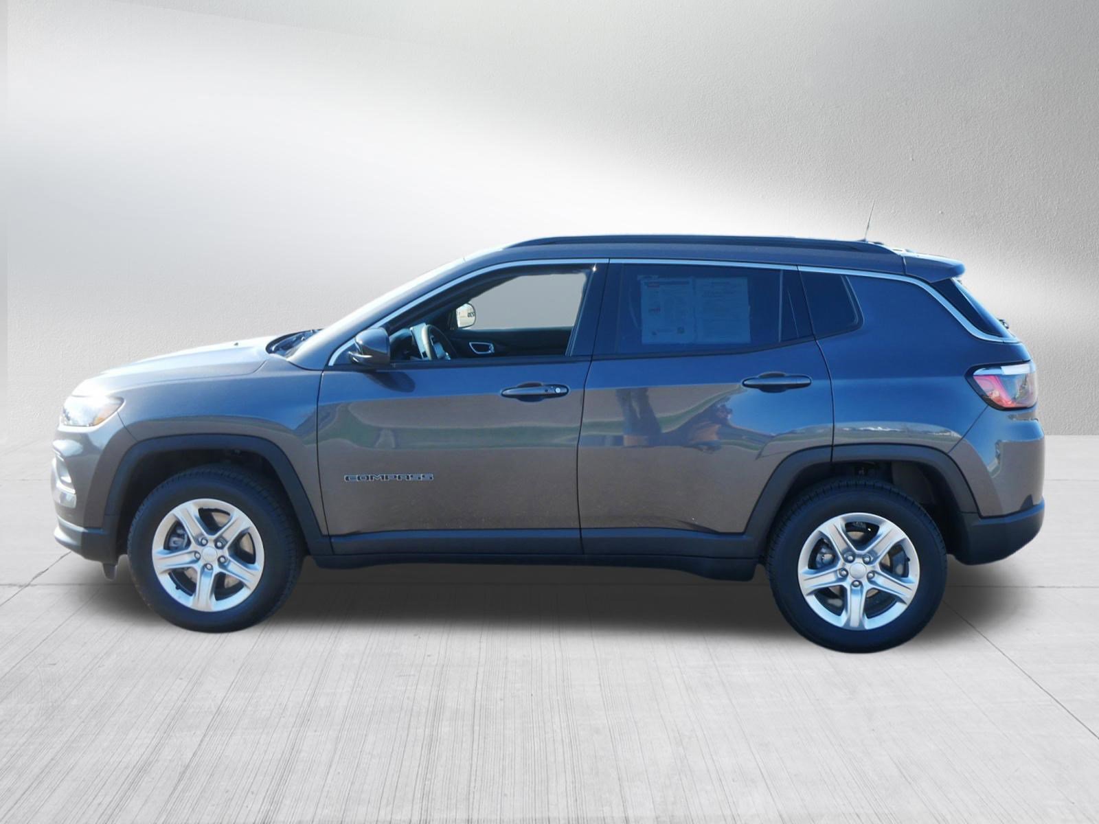 Used 2023 Jeep Compass Latitude image 4