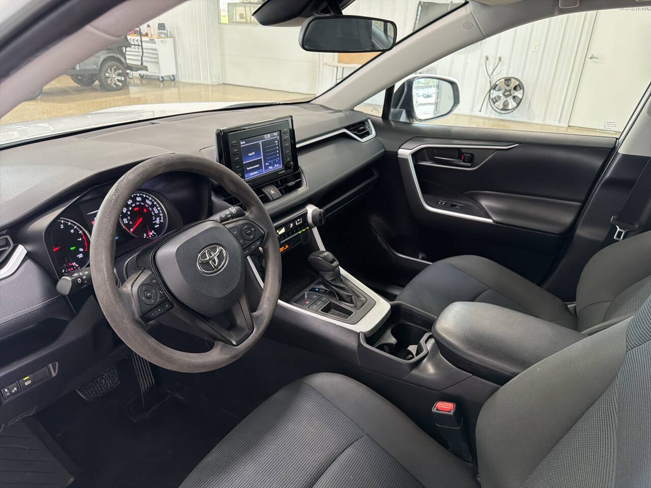 Used 2021 Toyota RAV4 LE FWD image 8