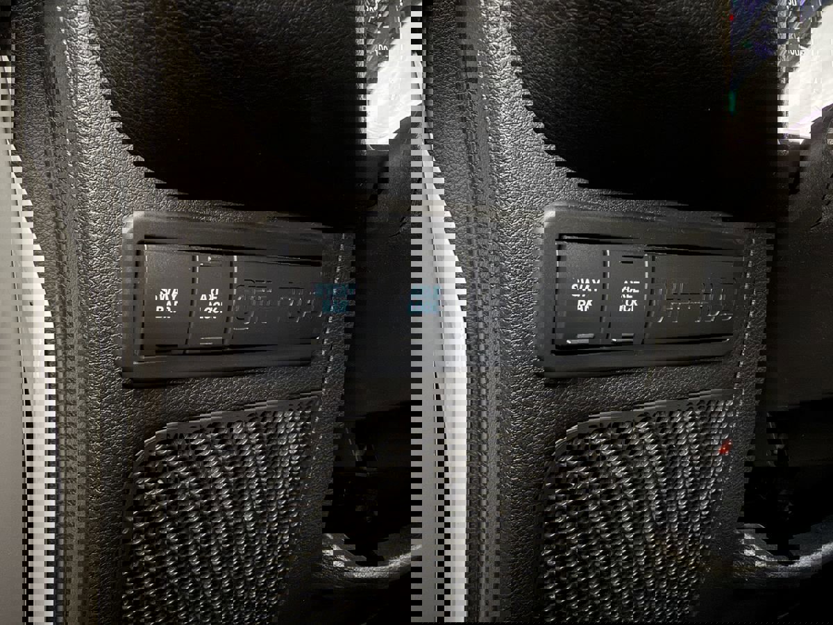 Used 2015 Jeep Wrangler Unlimited Rubicon w/ Connectivity Group image 11