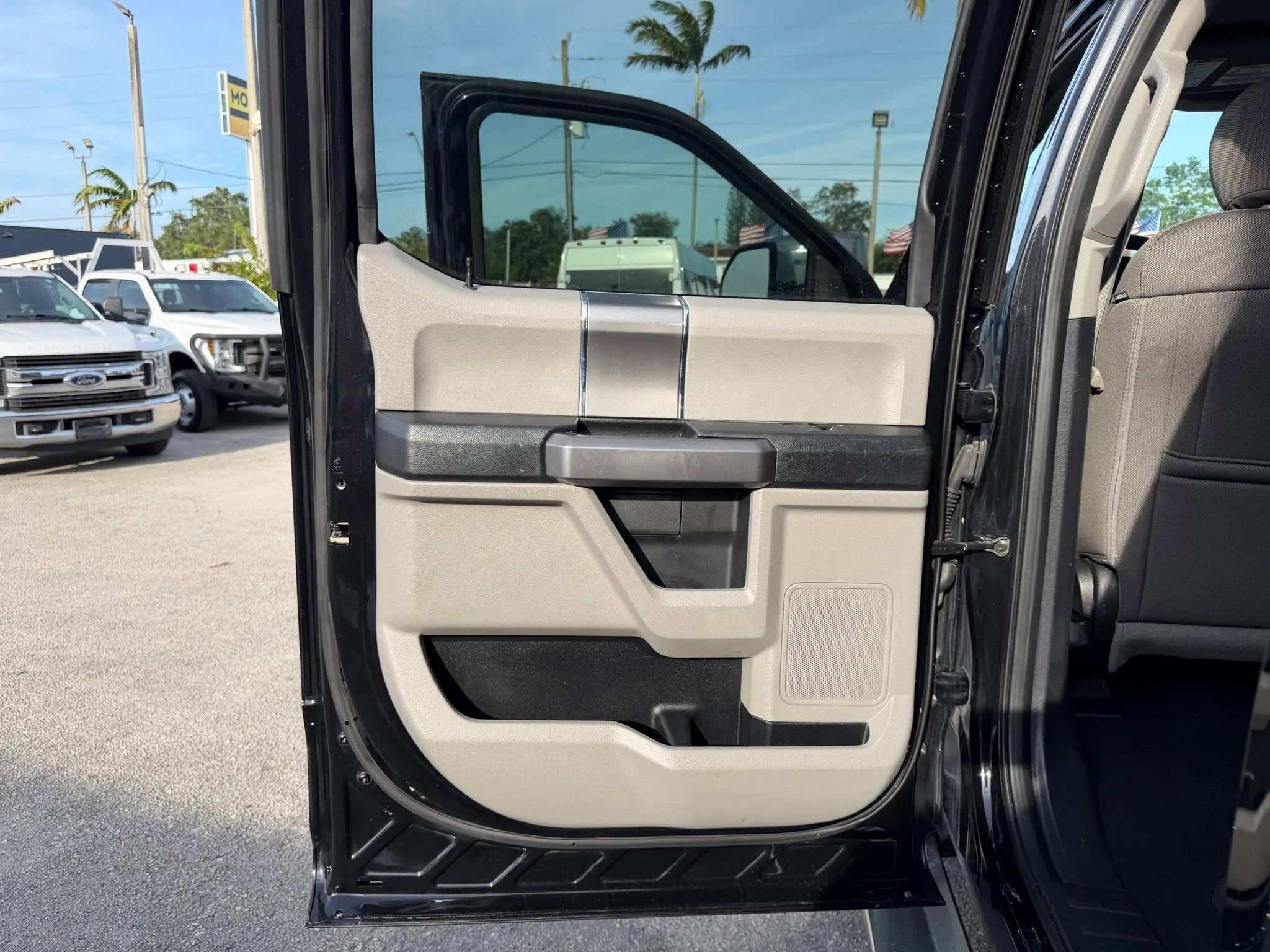 Used 2019 Ford F350 XLT w/ XLT Premium Package AWD/4WD image 14