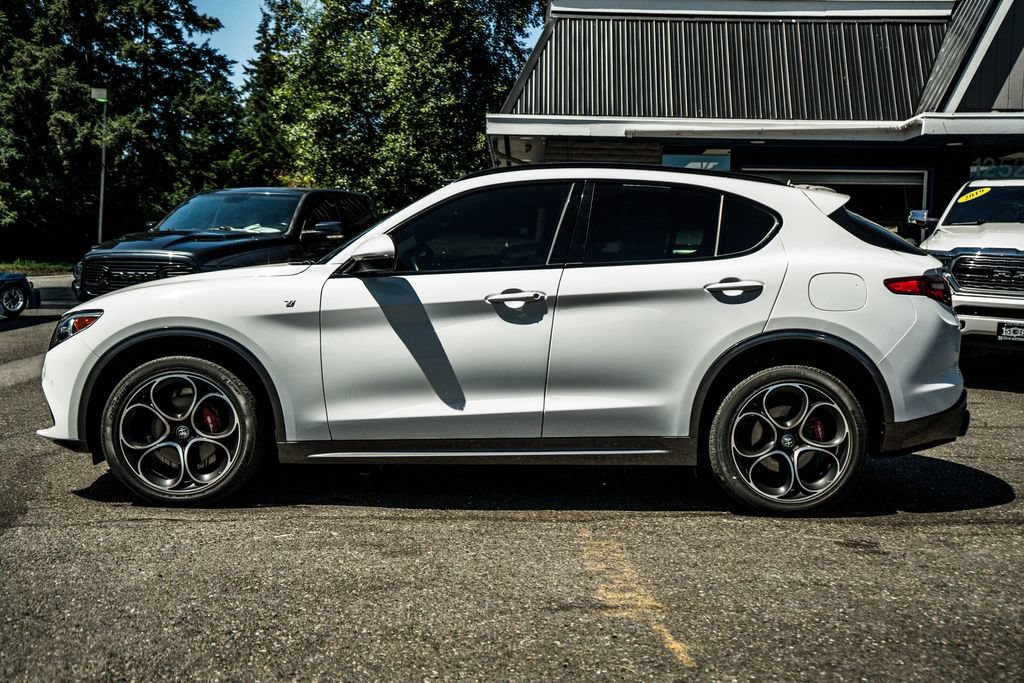 Used 2022 Alfa Romeo Stelvio Ti AWD/4WD image 15