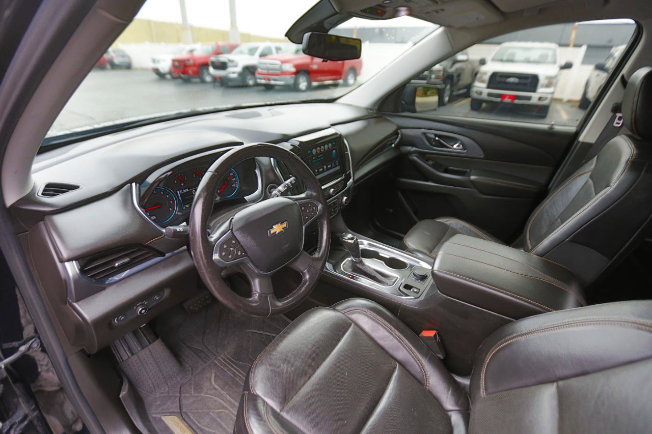 Used 2018 Chevrolet Traverse Premier w/ Driver Confidence II Package FWD image 4
