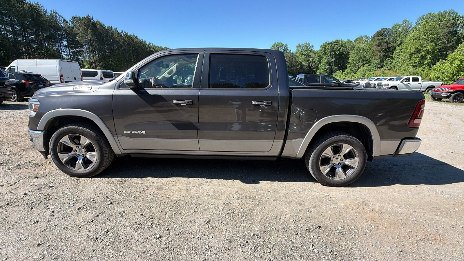 Used 2019 RAM 1500 Laramie AWD/4WD image 11