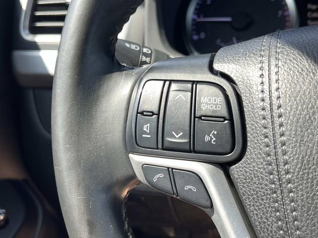 Used 2019 Toyota Highlander Plus AWD/4WD image 27
