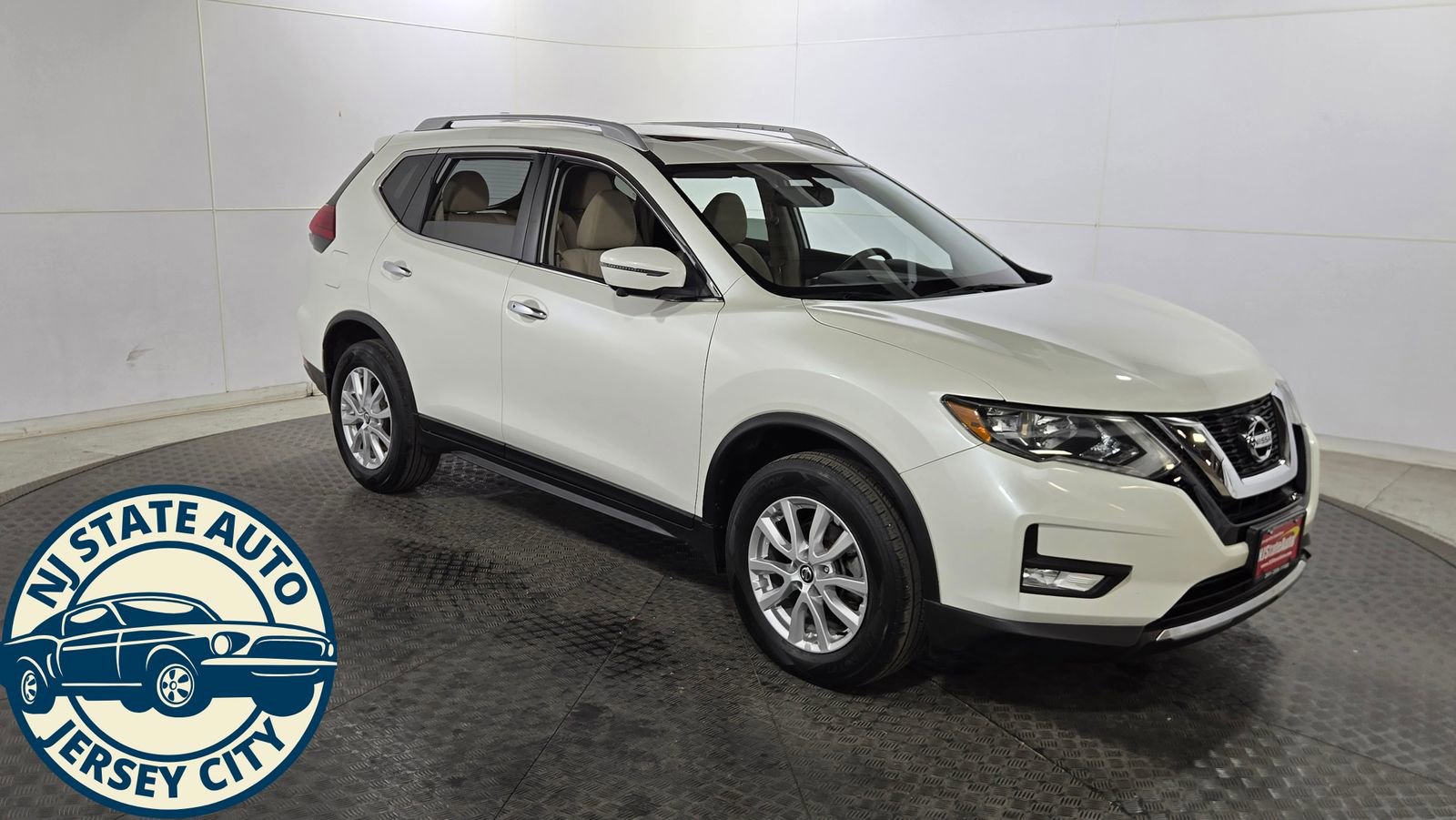 Used 2017 Nissan Rogue SV AWD/4WD image 1