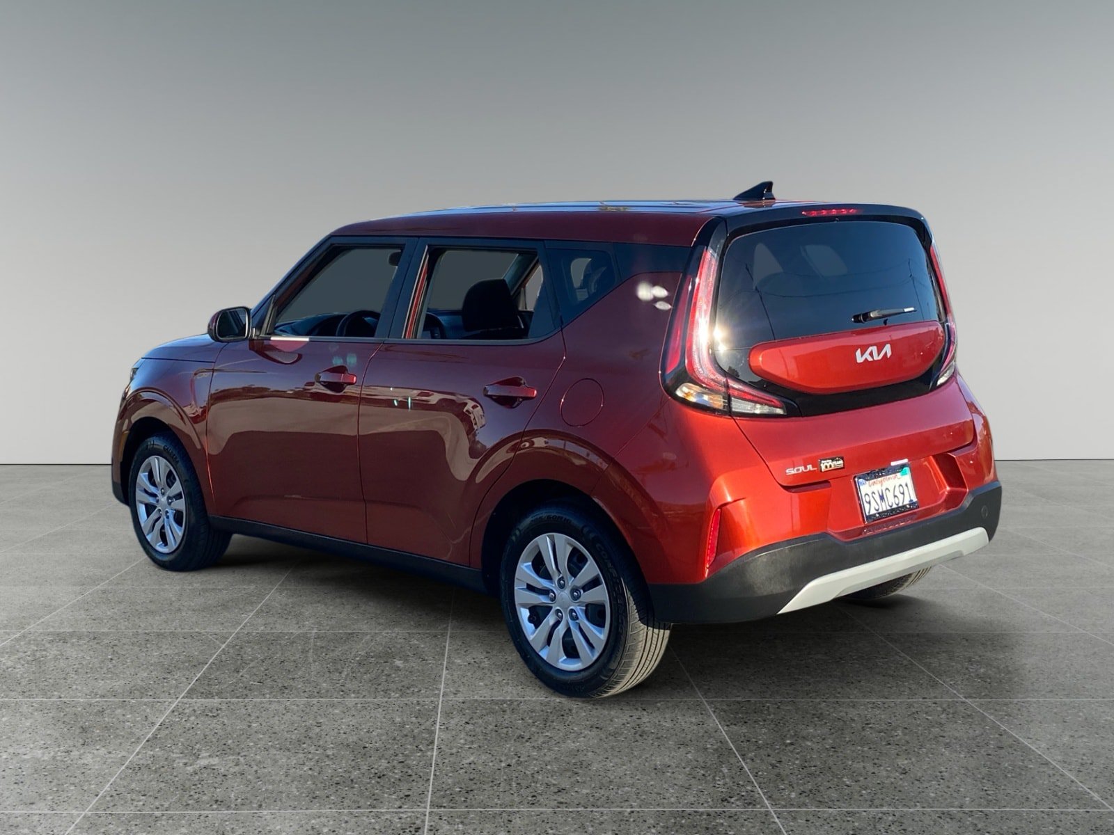 Used 2025 Kia Soul LX FWD image 3