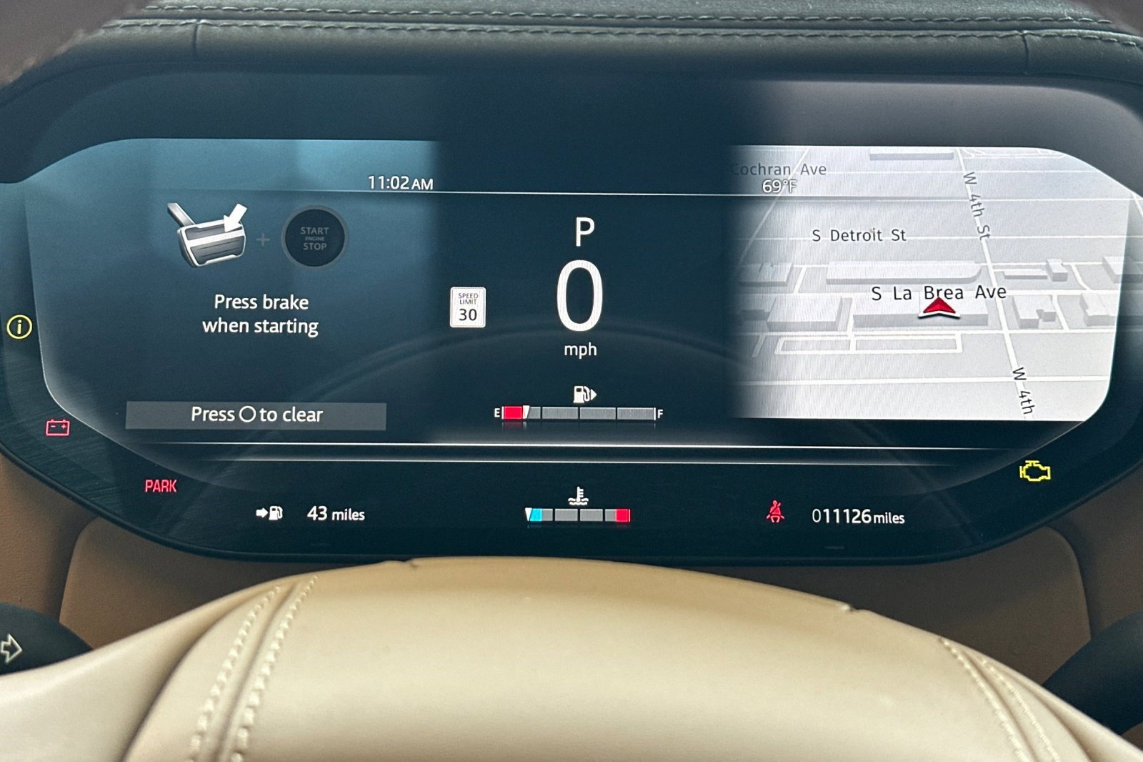 Certified 2025 Land Rover Range Rover Long Wheelbase SE image 19