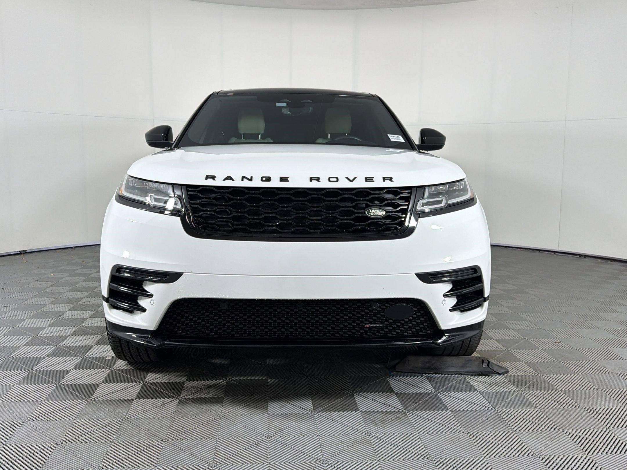 Used 2022 Land Rover Range Rover Velar R-Dynamic S image 6