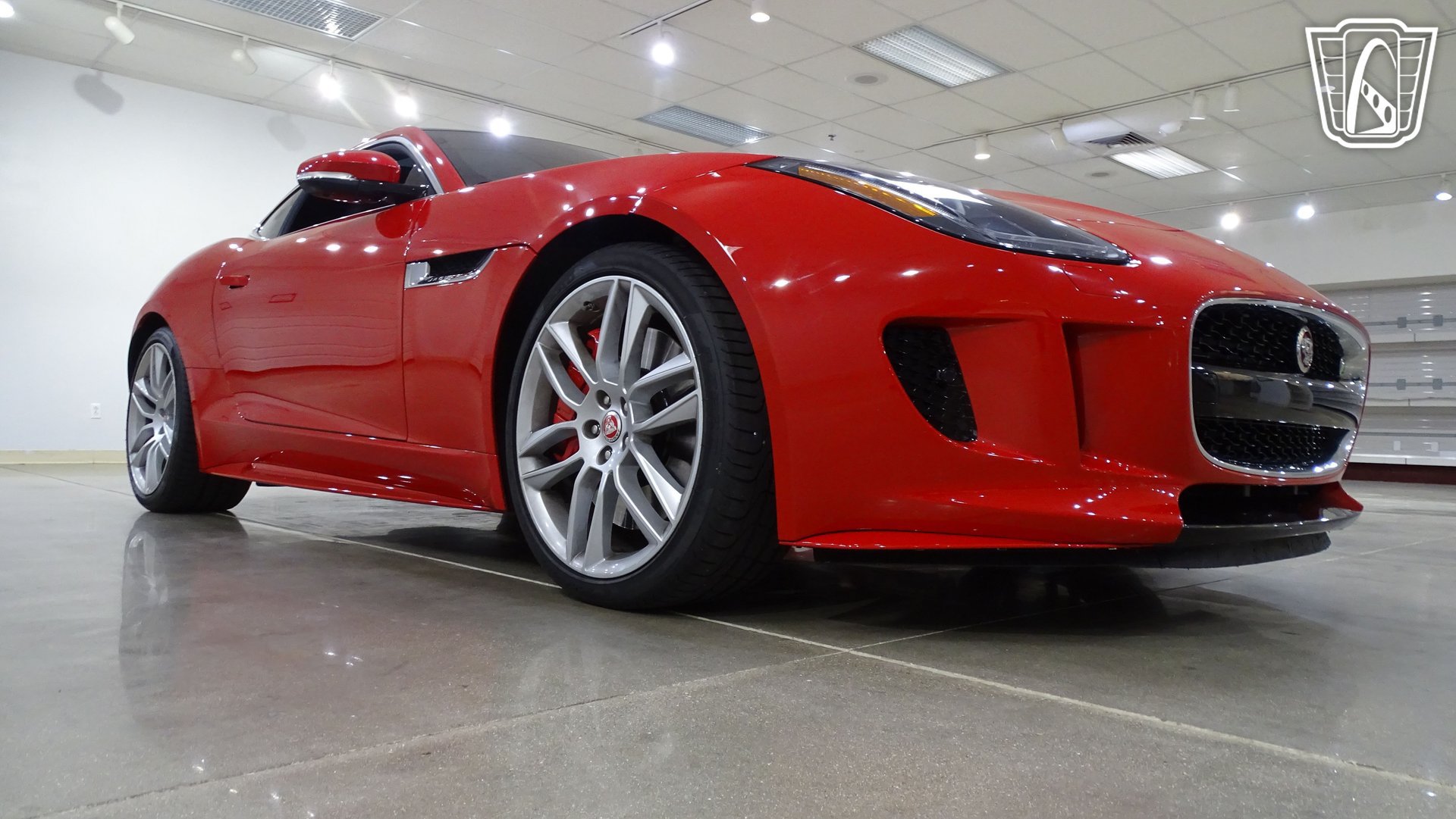 Used 2016 Jaguar F-TYPE R AWD/4WD image 22