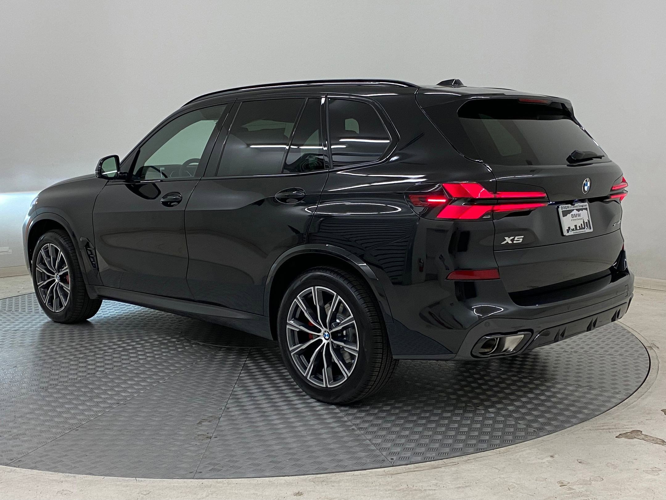 Used 2026 BMW X5 xDrive40i w/ Executive Package image 3