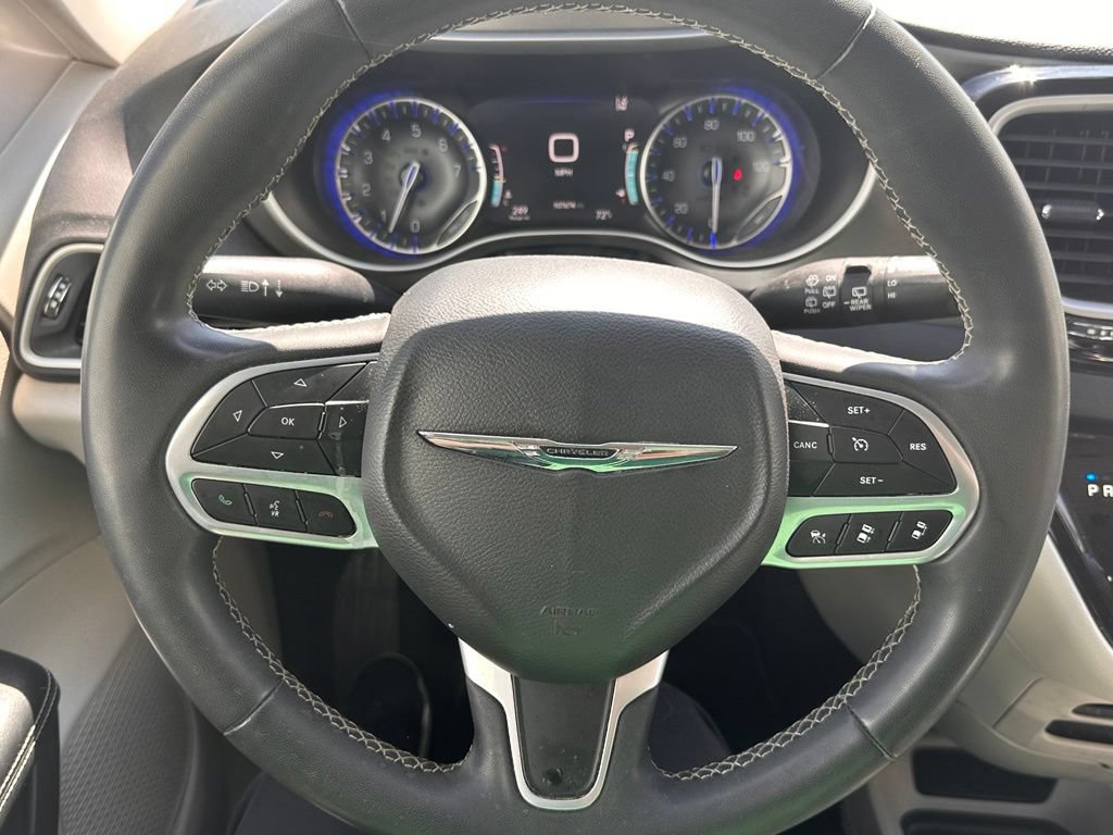 Used 2022 Chrysler Pacifica Touring-L FWD image 31