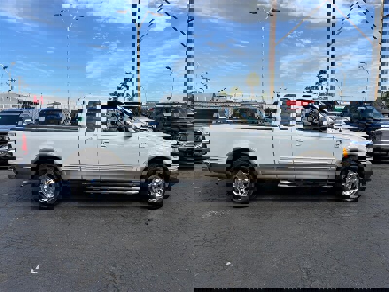 Used 2003 Ford F150 Lariat image 2