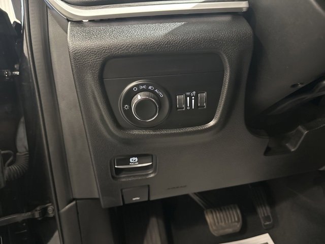 Used 2022 Jeep Grand Cherokee L Limited image 19