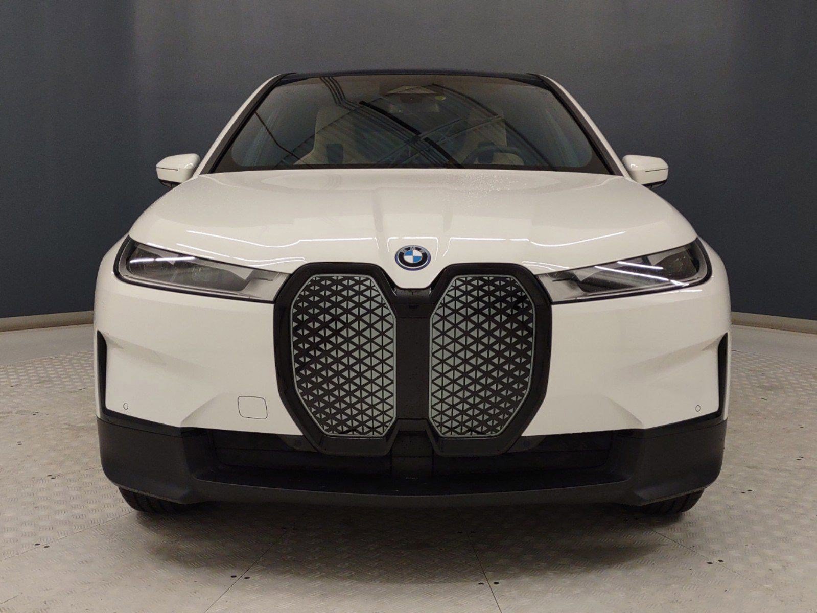 Certified 2023 BMW iX xDrive50 AWD/4WD image 5