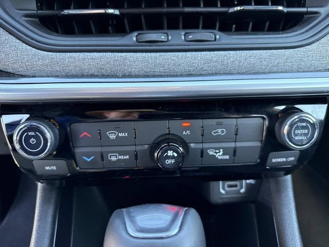 Used 2025 Jeep Compass Latitude image 25