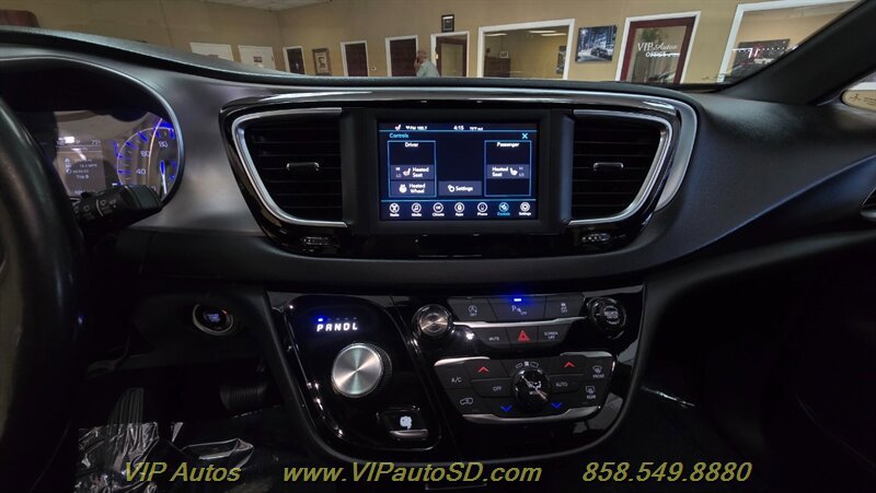 Used 2019 Chrysler Pacifica Touring-L w/ S Appearance Package FWD image 27
