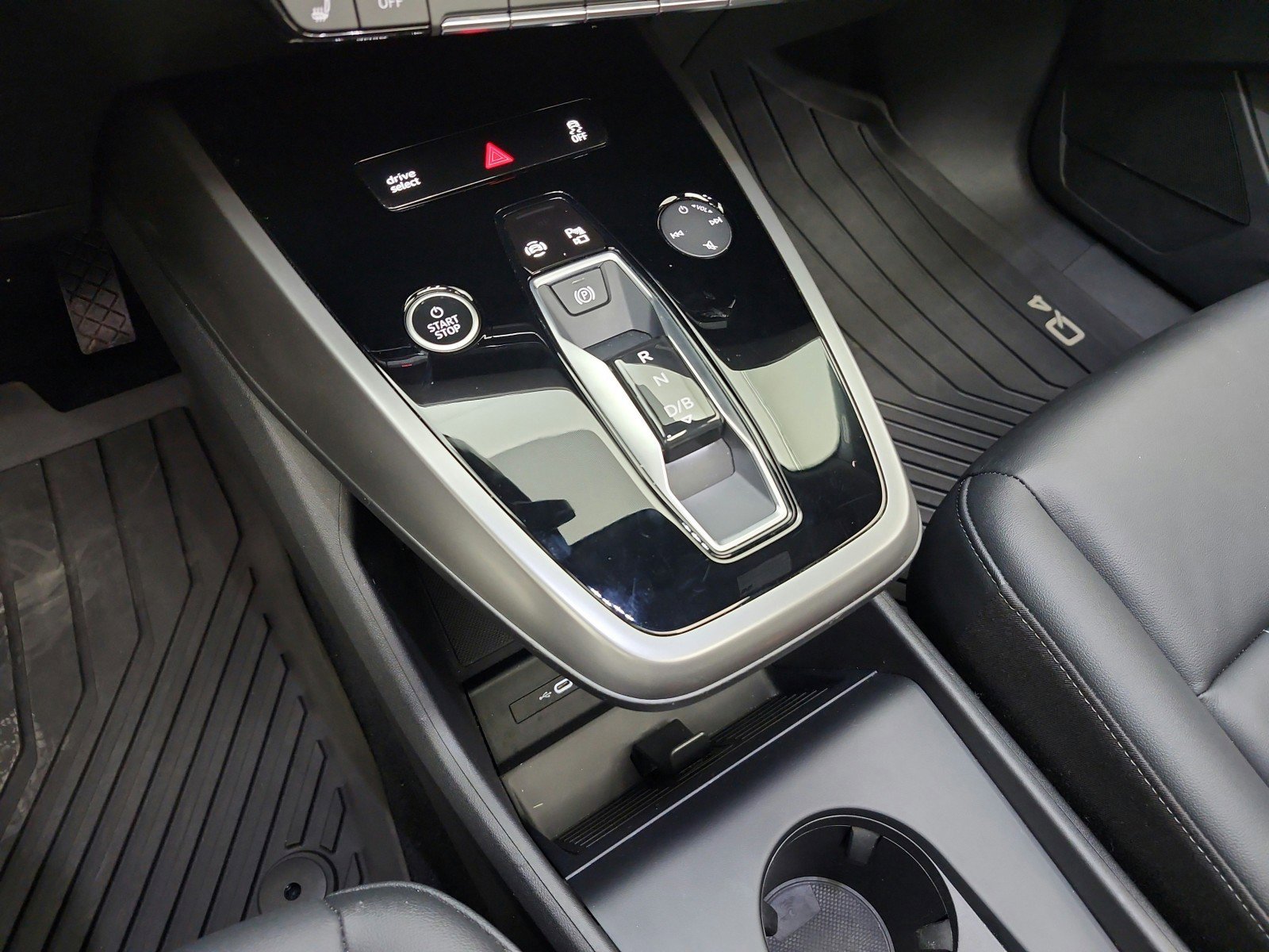 Used 2023 Audi Q4 e-tron Premium Plus w/ Premium Plus image 13