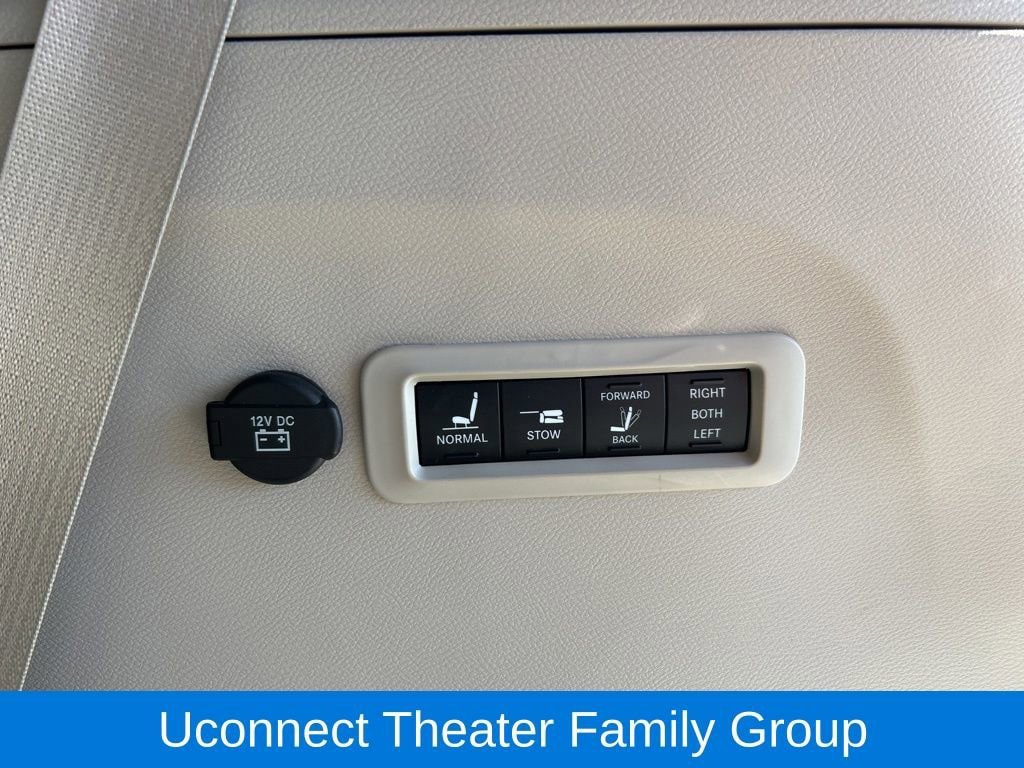 Used 2023 Chrysler Pacifica Limited w/ Uconnect Theater Family Group AWD/4WD image 15