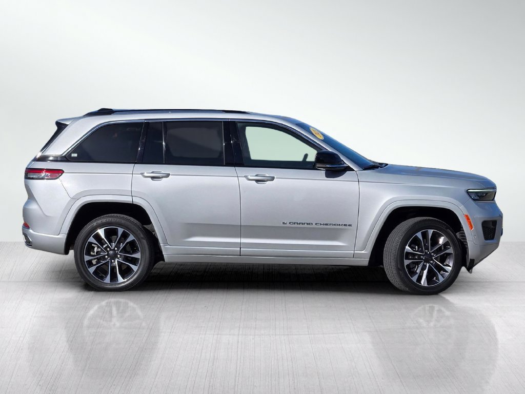 Used 2023 Jeep Grand Cherokee Overland w/ Advanced Protech Group III AWD/4WD image 3