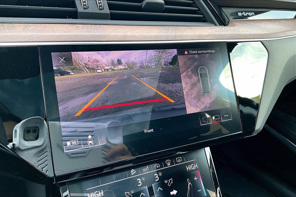 Used 2019 Audi e-tron Prestige w/ Prestige Package AWD/4WD image 35