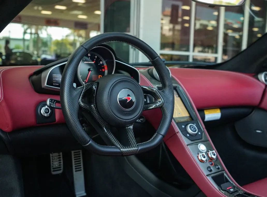 Used 2016 McLaren 650S Spider RWD image 6