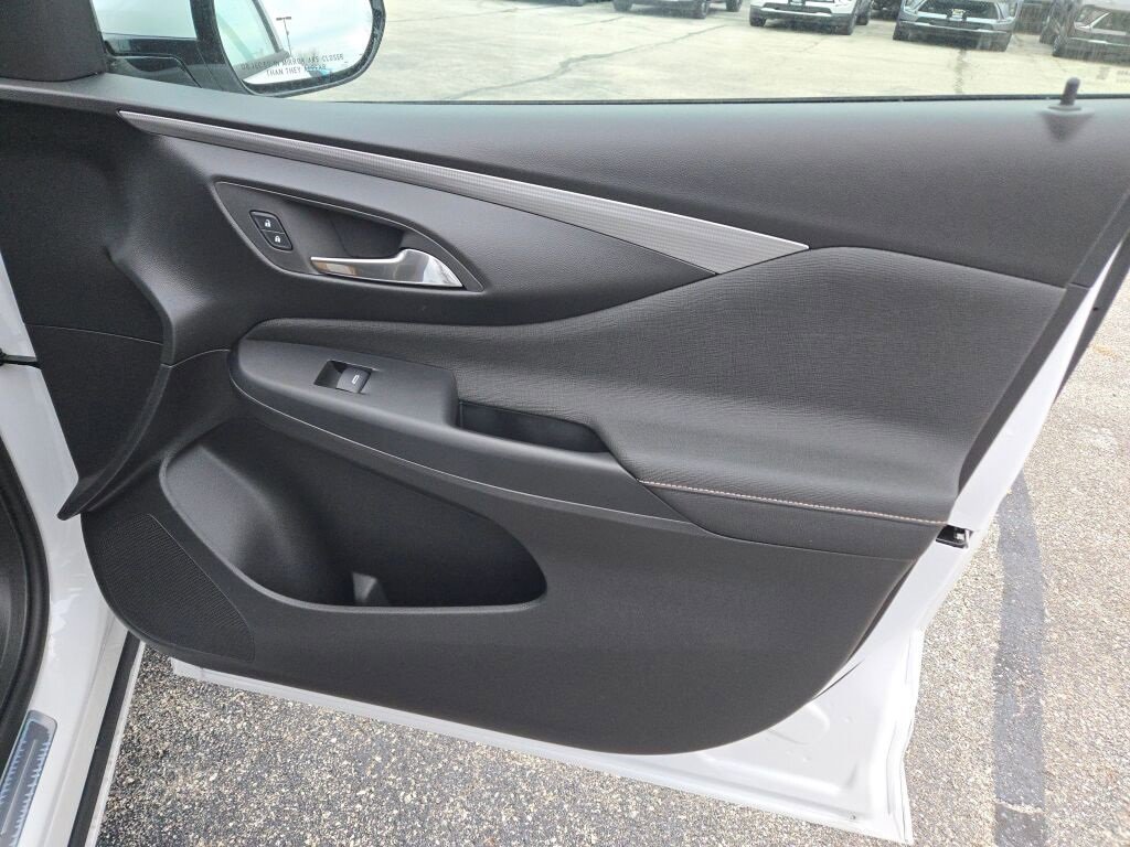 New 2025 Buick Envista Avenir image 6