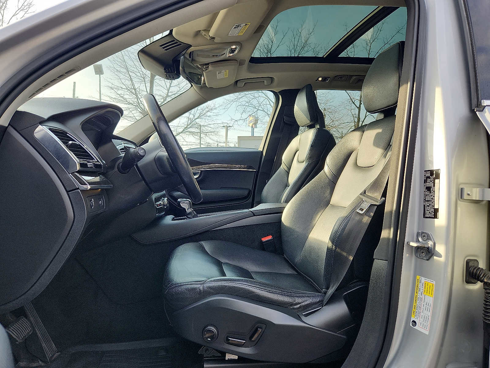 Used 2018 Volvo XC90 T6 Momentum w/ Convenience Package image 13