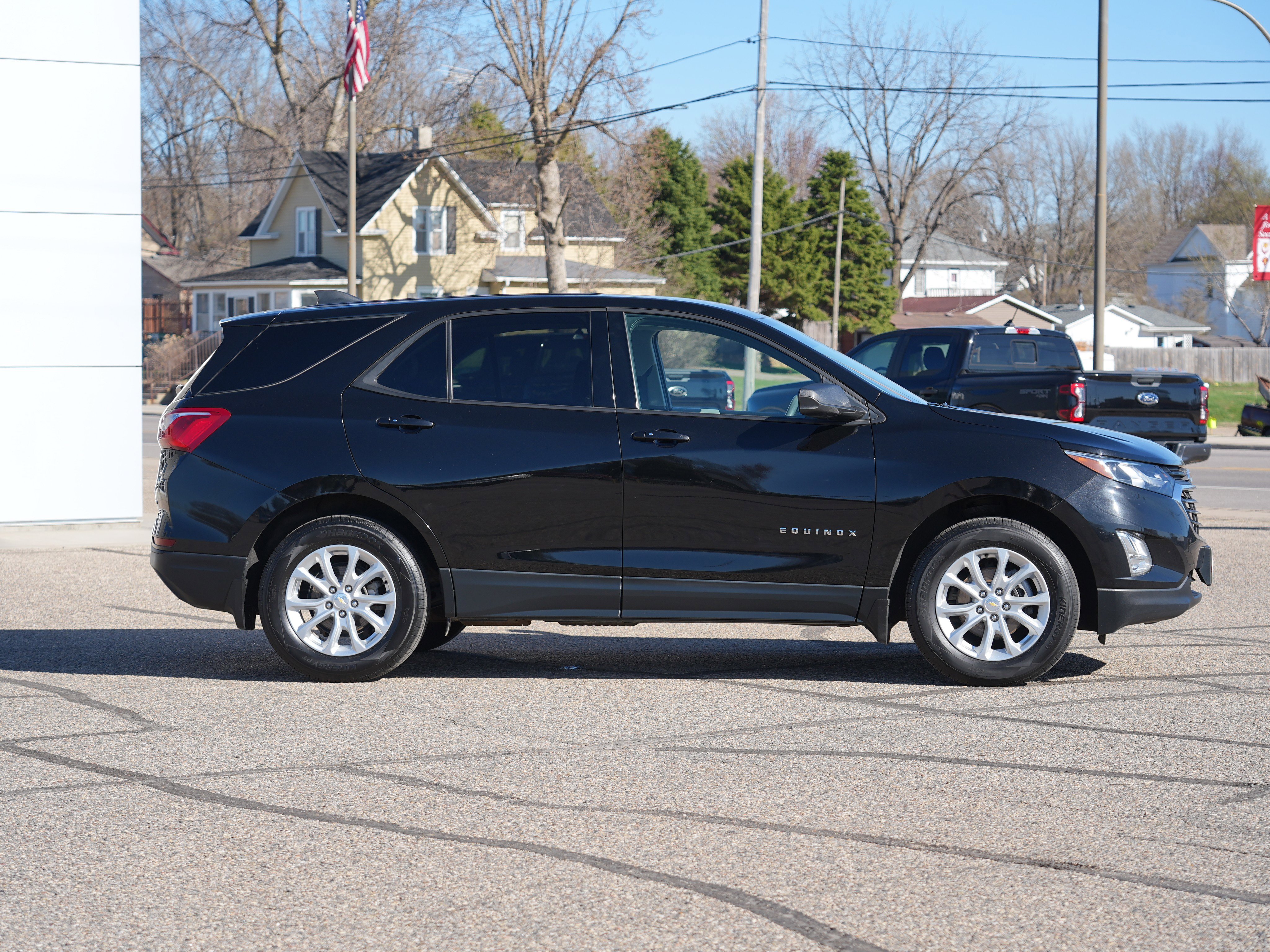 Used 2019 Chevrolet Equinox LS AWD/4WD image 2