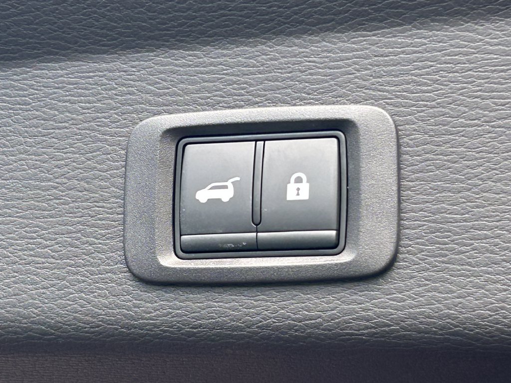 Used 2025 Mitsubishi Outlander 4WD Plug-In Hybrid image 33