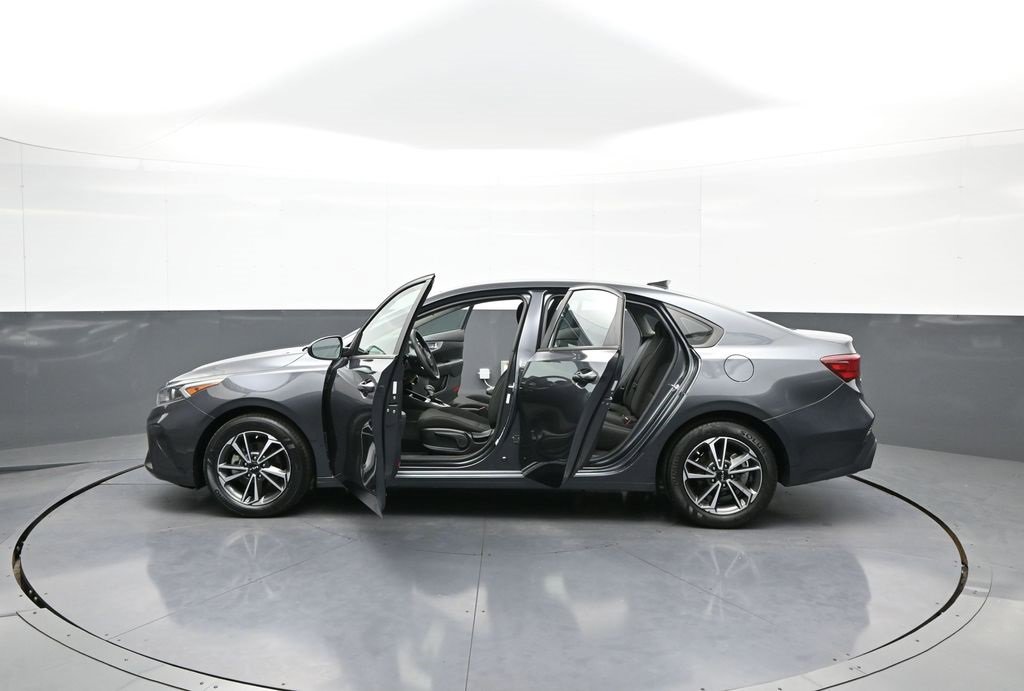 Certified 2022 Kia Forte LXS image 40