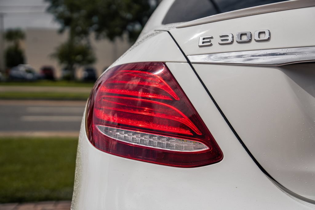 Used 2017 Mercedes-Benz E 300 4MATIC image 11