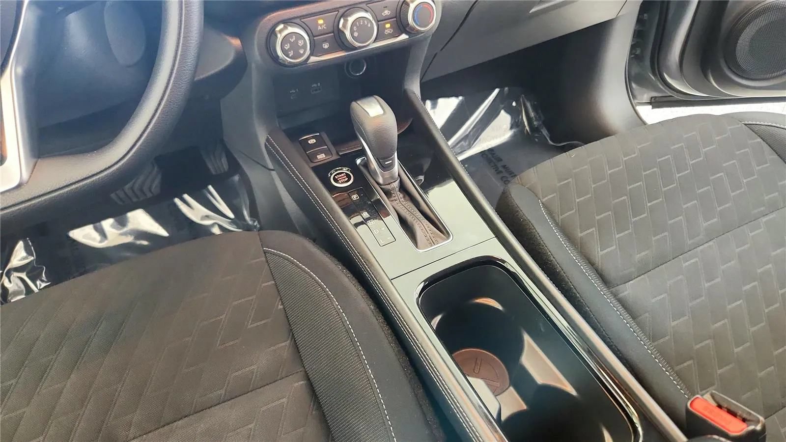 Used 2024 Nissan Kicks SV FWD image 33