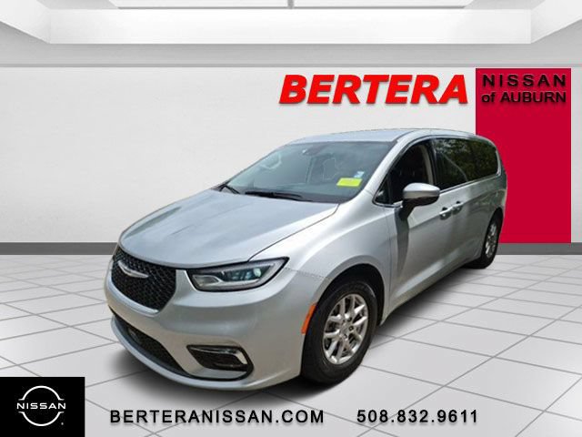 Used 2023 Chrysler Pacifica Touring-L FWD image 5