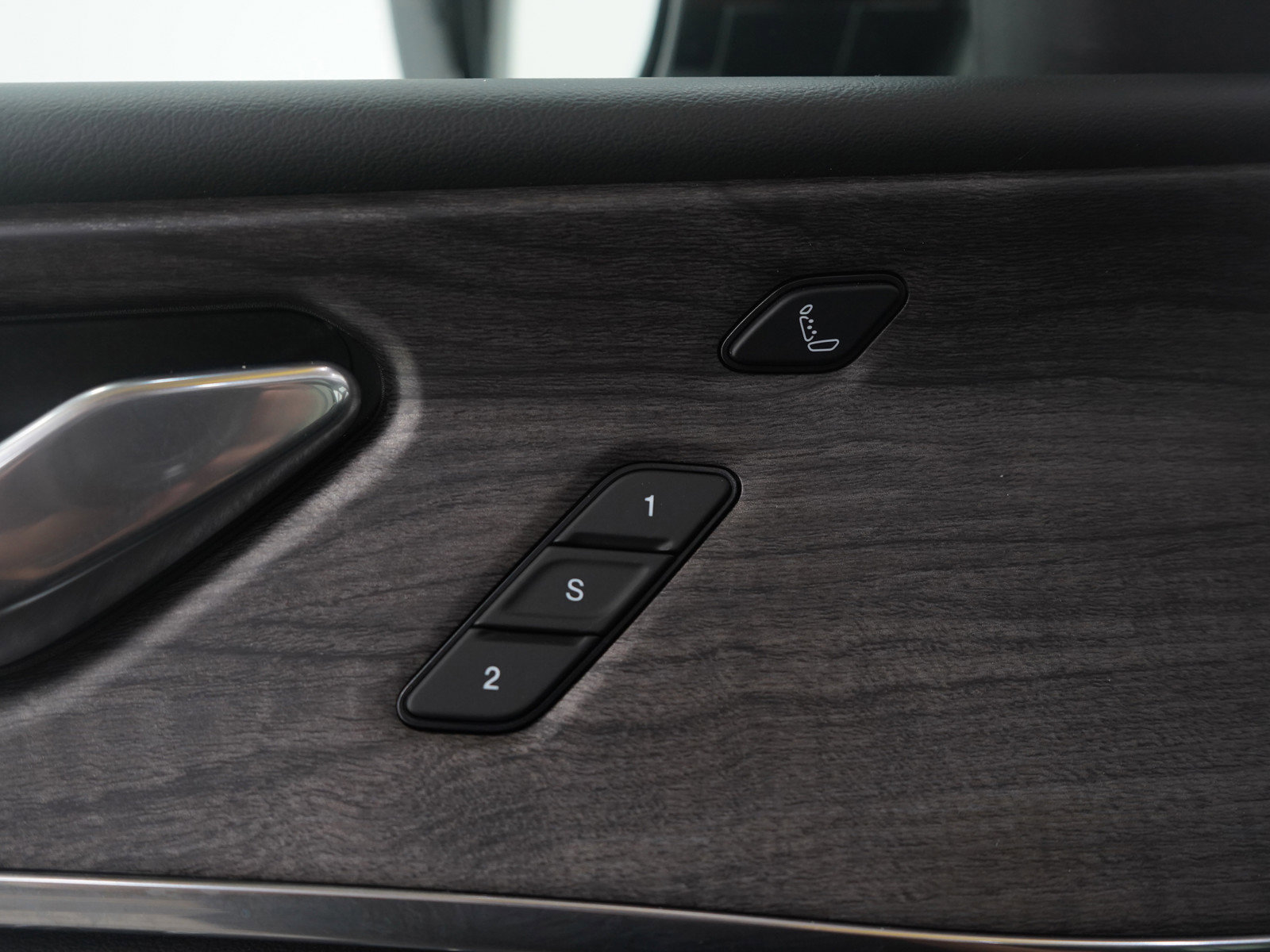 Used 2024 Jeep Grand Cherokee Overland w/ Luxury Tech Group IV image 22