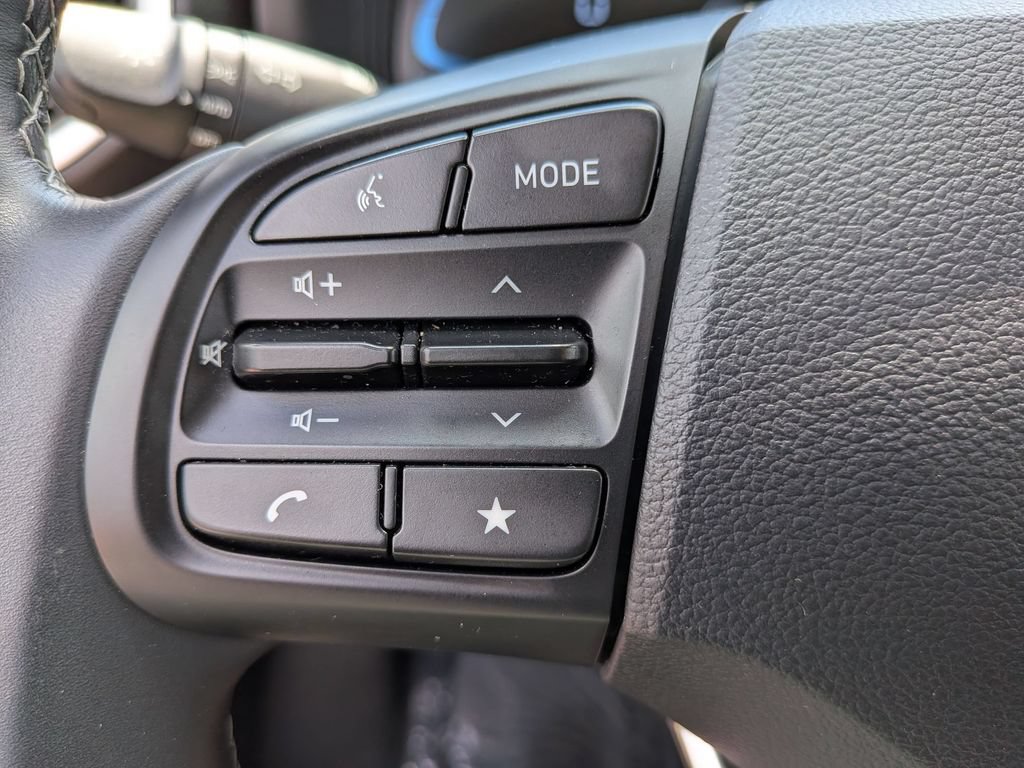 Used 2025 Hyundai Venue SEL FWD image 19